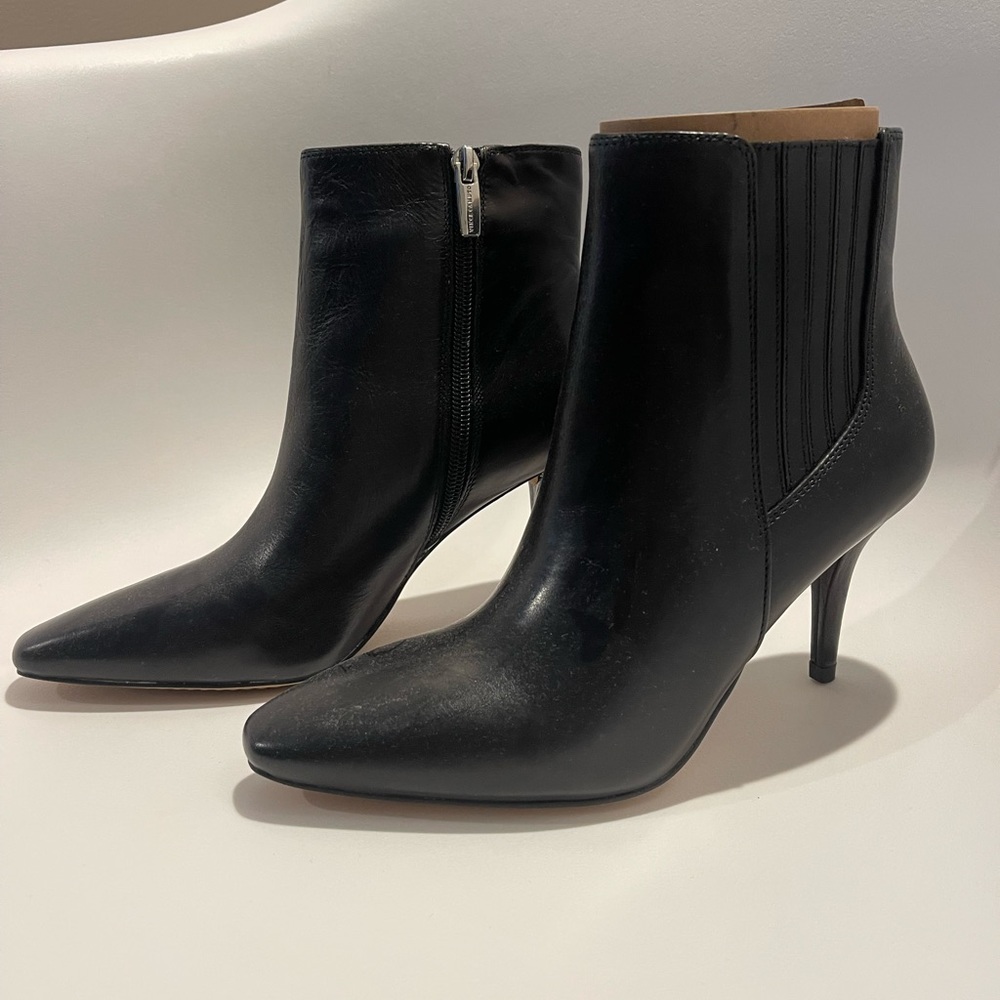 Vince Camuto bootie in black